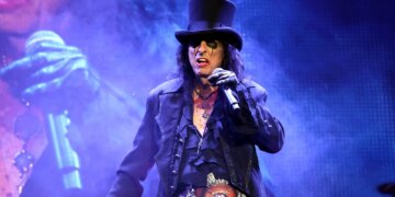 Alice Cooper Reunited With His Original Bandmates to Play Some Songs at His 2025 ‘Christmas Pudding’ Charity Concert