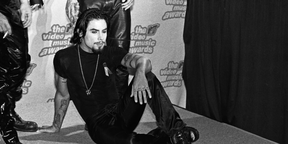 The ‘Bizarre’ Story of Dave Navarro’s Les Paul Guitar That Disappeared After He Loaned It to John Frusciante in the 1990s