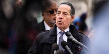 A top House Democrat pushes to oppose Ghislaine Maxwell pardon