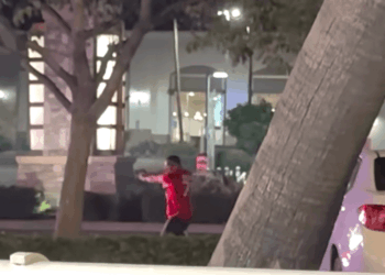 Harrowing video shows shootout between police, suspect in front of Southern California In-N-Out 