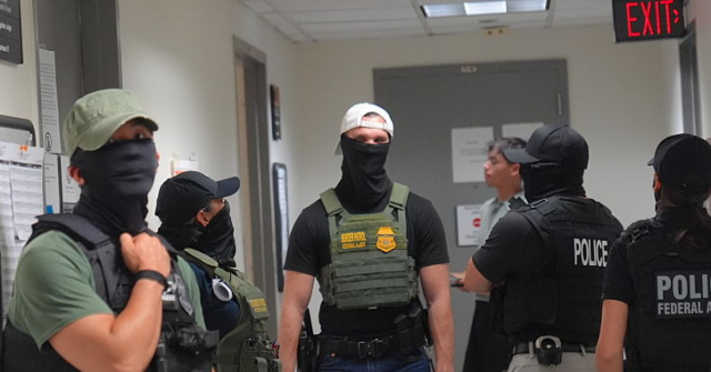 Illinois Passes Law Preventing ICE Arrests in Courthouses