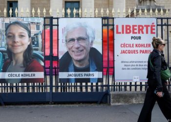 Iran releases French couple as Paris releases Iranian