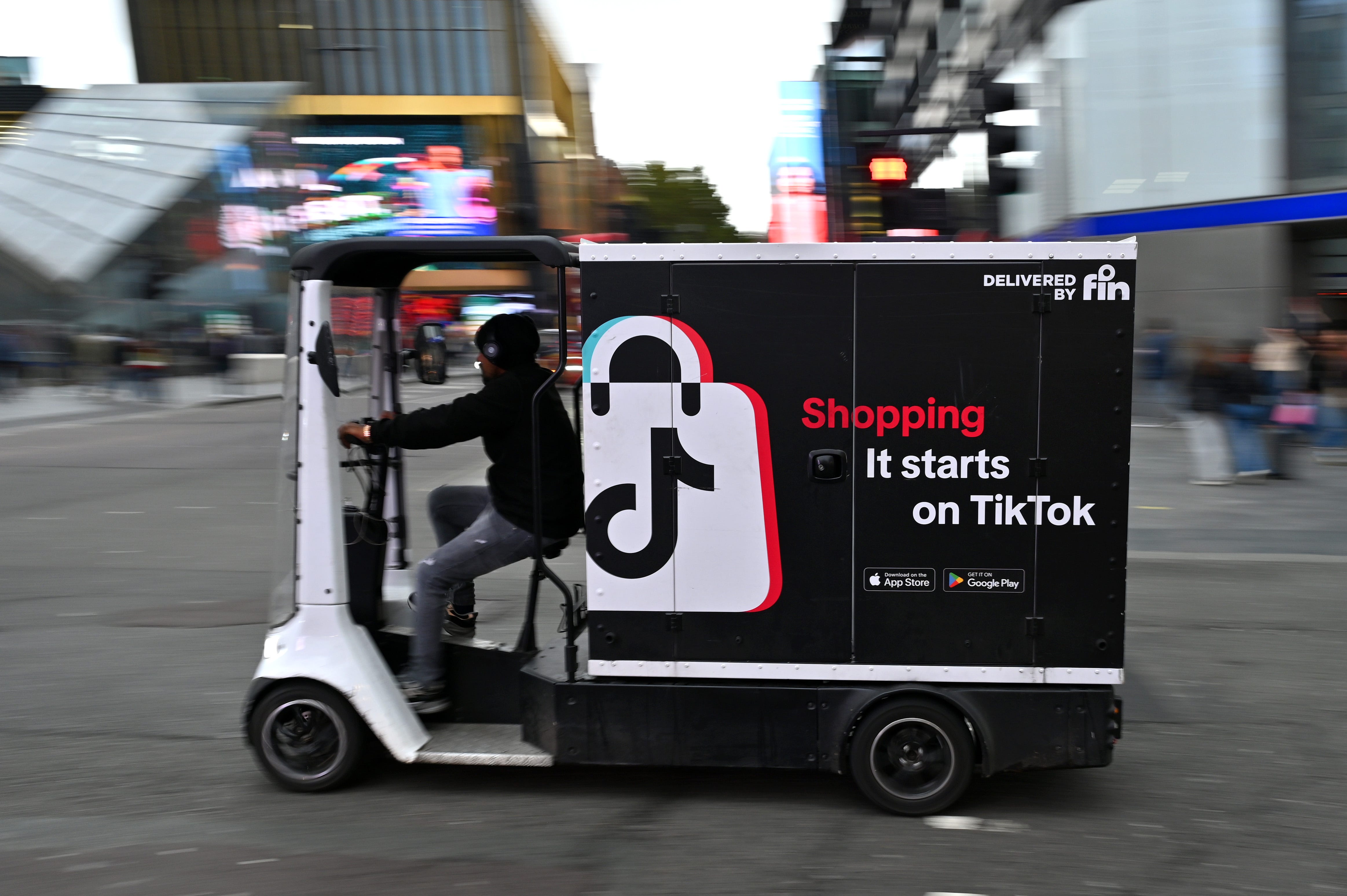 TikTok Shop van.