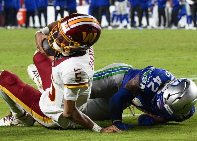 Jayden Daniels leaves game after Washington QB’s nonthrowing arm bends gruesomely