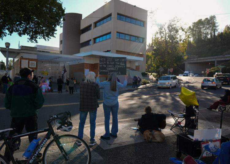 Judge again bars Trump administration from deploying troops to Portland