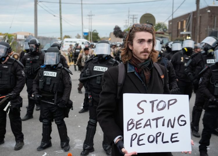 Judge to hear arguments as advocates sue feds over conditions at Chicago-area ICE facility