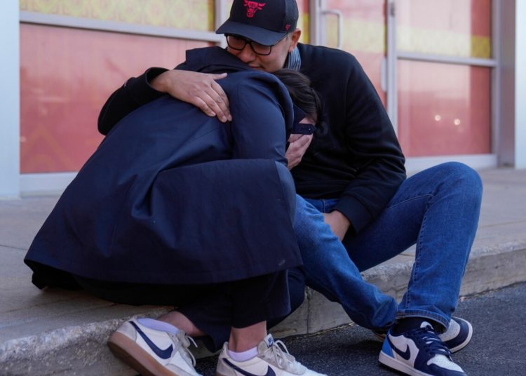 Judge will order federal agents in Chicago to restrict using force against protesters and media