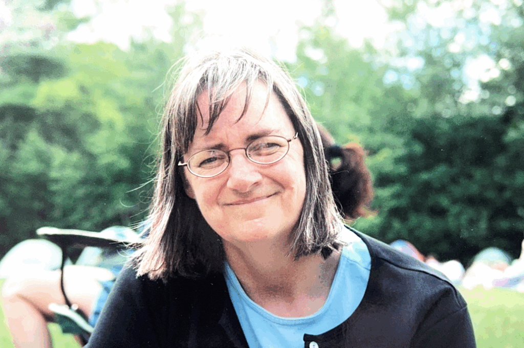 Evelyn Small, who helped Katharine Graham write her memoir, dies at 77