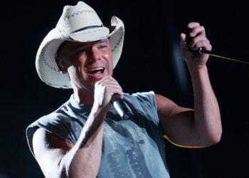 Kenny Chesney shares painful truth behind his unexpected on-stage tears during Indianapolis concert