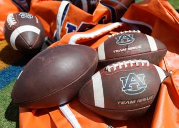 Kentucky notches 7 sacks in a 10-3 victory at Auburn for Wildcats’ first SEC win