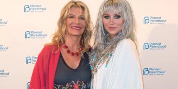 Kesha Congratulates Mom Pebe Sebert for Upcoming Debut Album of Original 80s Recordings