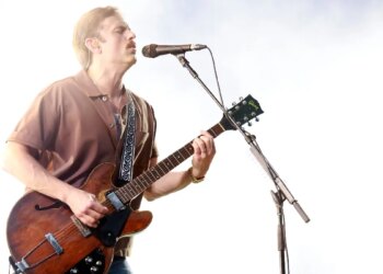 “Reminds Me of Old-School Hip-Hop”: How Zach Bryan’s Fast-Paced Approach to Music Impressed Kings of Leon