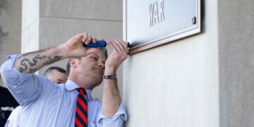 Hegseth Screws the Pentagon With Sign Bearing Make-Believe Name