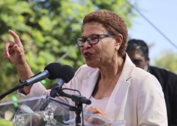 L.A. Mayor Karen Bass Demands LAFD Investigate Itself over Palisades Fire