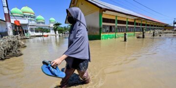 More than 500 dead across Southeast Asia after record rainfall, floods