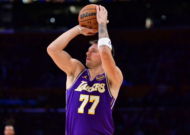 Lakers, Doncic win fifth straight, defeat Spurs without Reaves, James