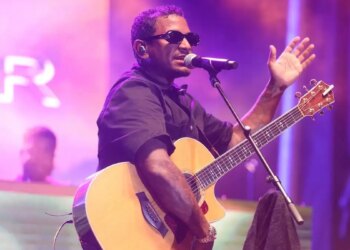 Lloyd Takes Brutal Face-Plant During Birmingham, Alabama Show