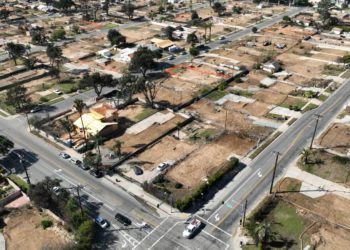 Lopez: Bungled warnings hit weary Eaton and Palisades fire victims like ‘a sucker punch’