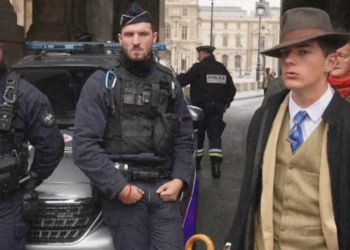 Lourve ‘Fedora Man’ Revealed to Be Teenage Detective Enthusiast
