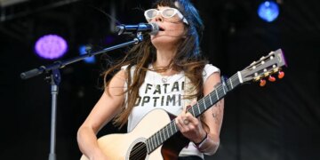 ‘Enema of the Garden State’: Madi Diaz Covers Blink-182’s 1999 Breakthrough Album in Full