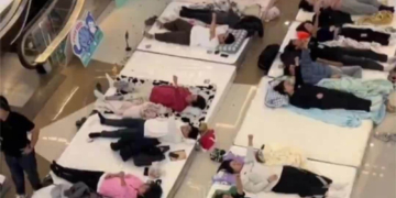 Man Wins ‘Lying Flat’ Contest After Bed Rotting for 33 Hours