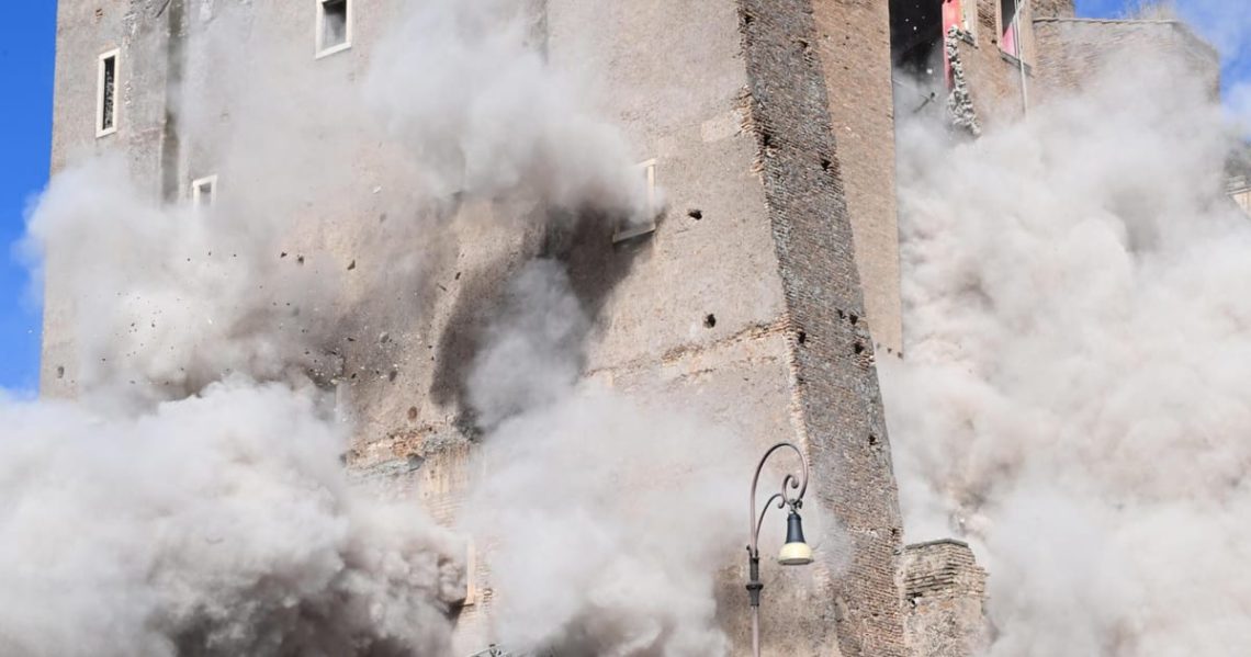 Medieval tower in Rome being restored using EU cash collapses