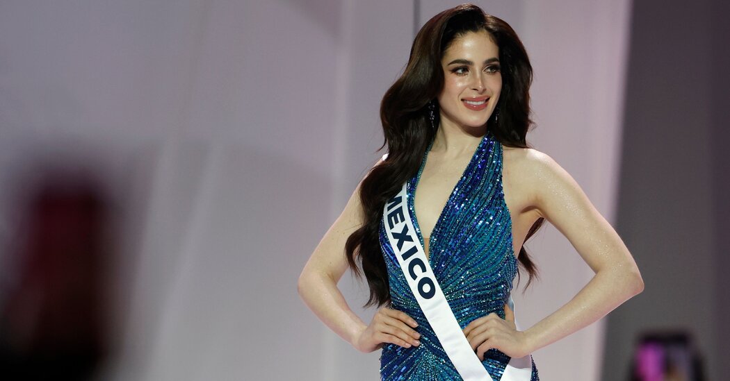 Miss Universe Organizer Apologizes After Tirade at Miss Mexico