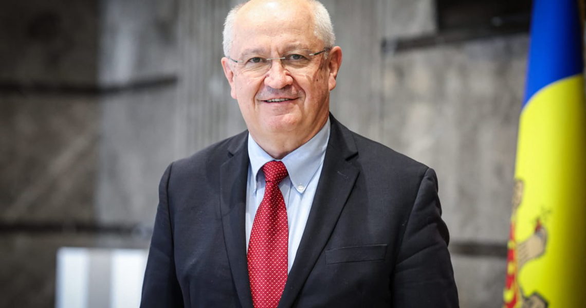 Moldova installs pro-EU Munteanu as new prime minister