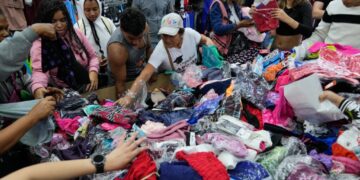 Hurry up and wait: Venezuelans try to prepare for U.S. attack