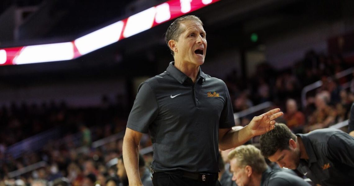 New-look USC overcomes rough start in season-opening win over Cal Poly