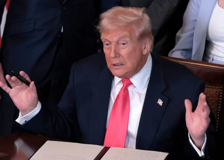 White House Staff Had to Kill Trump’s Physically Impossible Oval Office Change