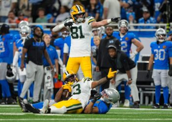 NFL Thanksgiving takeaways: Controversial timeout gives the Packers a boost