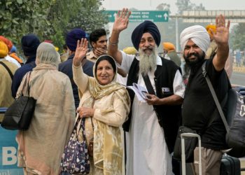 Pakistan welcomes Indian Sikh pilgrims in first crossing since May conflict
