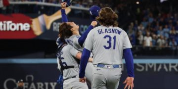 Plaschke: Back to back! Dodgers nab dynasty-defining victory over Blue Jays in World Series Game 7