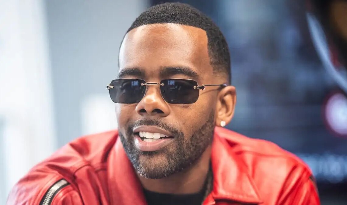 A Seemingly Married Woman Goes Way Too Far in Touching R&B Singer Mario During Concert