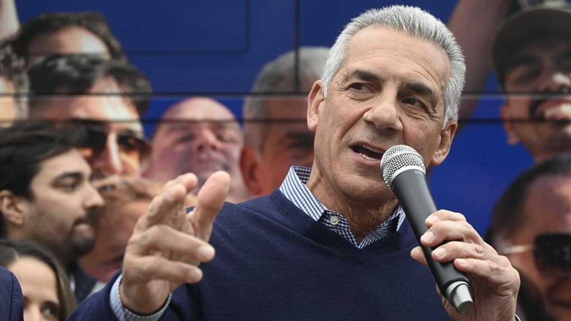 Republican candidate narrows the gap in NJ governor race with the help of key Dem endorsements