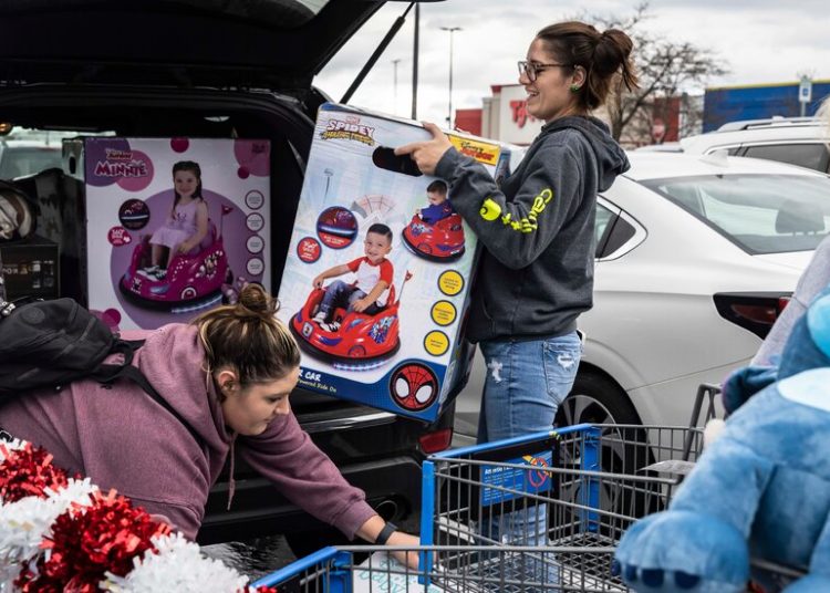 Retail Group Predicts Holiday Spending Could Top $1 Trillion