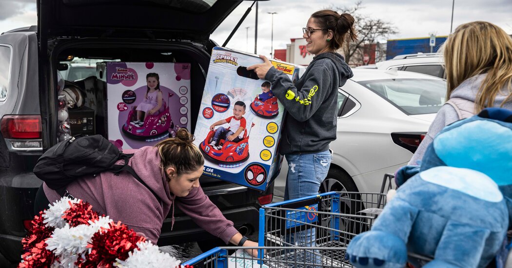 Retail Group Predicts Holiday Spending Could Top $1 Trillion