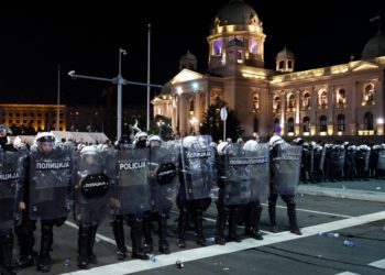 Riot police separate opponents, loyalists of Serbia’s president as tensions soar amid protests