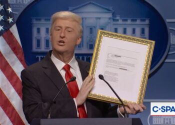 ‘SNL’: Trump Tries Selling Framed Epstein Files in Cold Open | Video