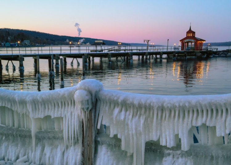 Scientists Finally Solved the Weird Mystery of the Booming New York Lake