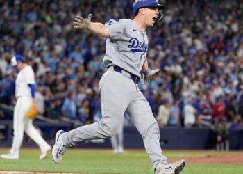 Smith’s homer in 11th lifts Dodgers over Blue Jays 5-4 to become first repeat champion in 25 years