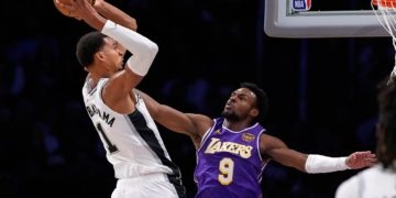 Spurs’ Victor Wembanyama dunks over Lakers’ Bronny James