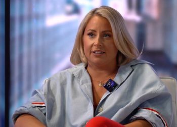 Stand-up comic Becky Robinson’s viral wine-mom character leads to sold-out shows and a fan golf tournament