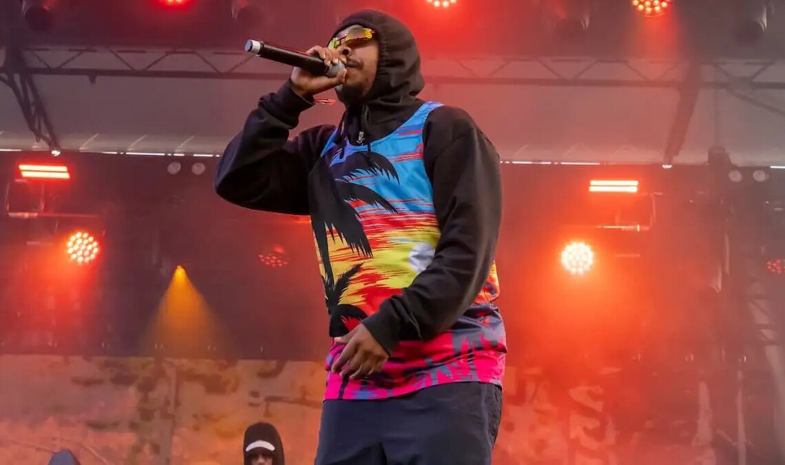 This App Lets You Cash In Your Volunteer Hours to See Your Favorite Artists (I Just Saw Earl Sweatshirt)