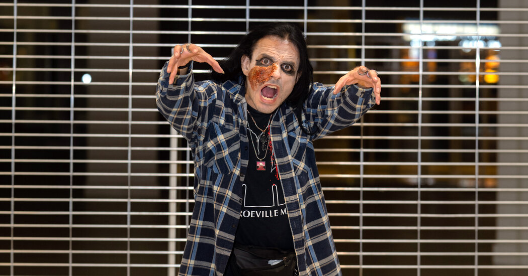 The Last Days of a Zombie Mall (With Zombies)