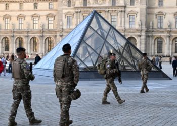 Two Louvre heist suspects had prior theft conviction together, Paris prosecutor says