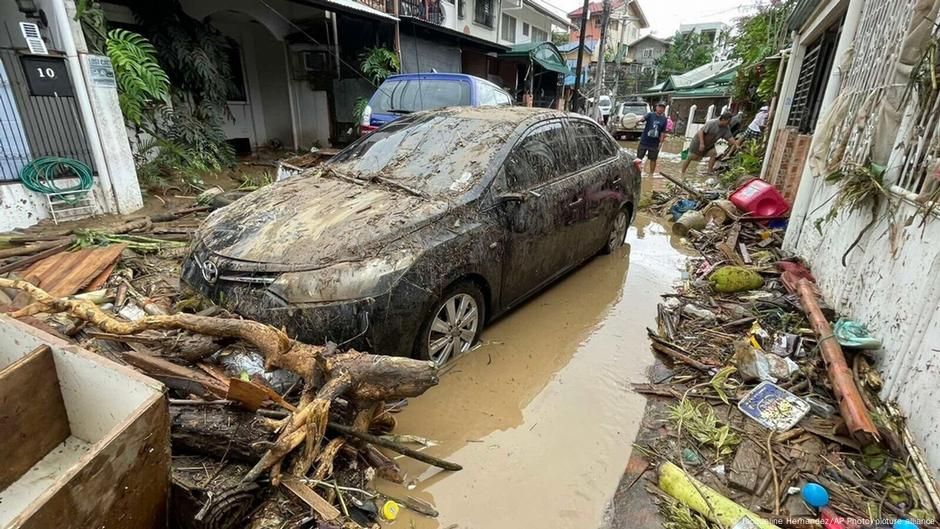Typhoon Kalmaegi kills scores in central Philippines