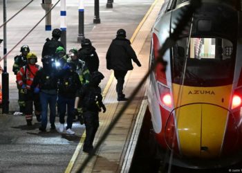 UK: Police arrest 2 men after mass stabbing on train