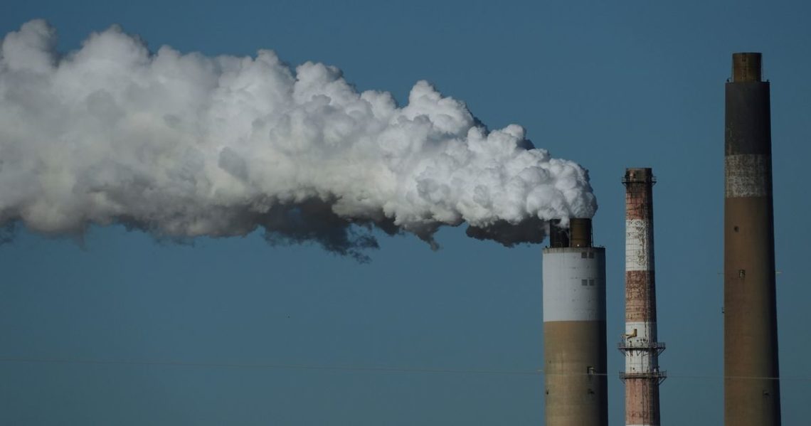 UN report: Climate-fighting efforts show slight gain but still fall far short